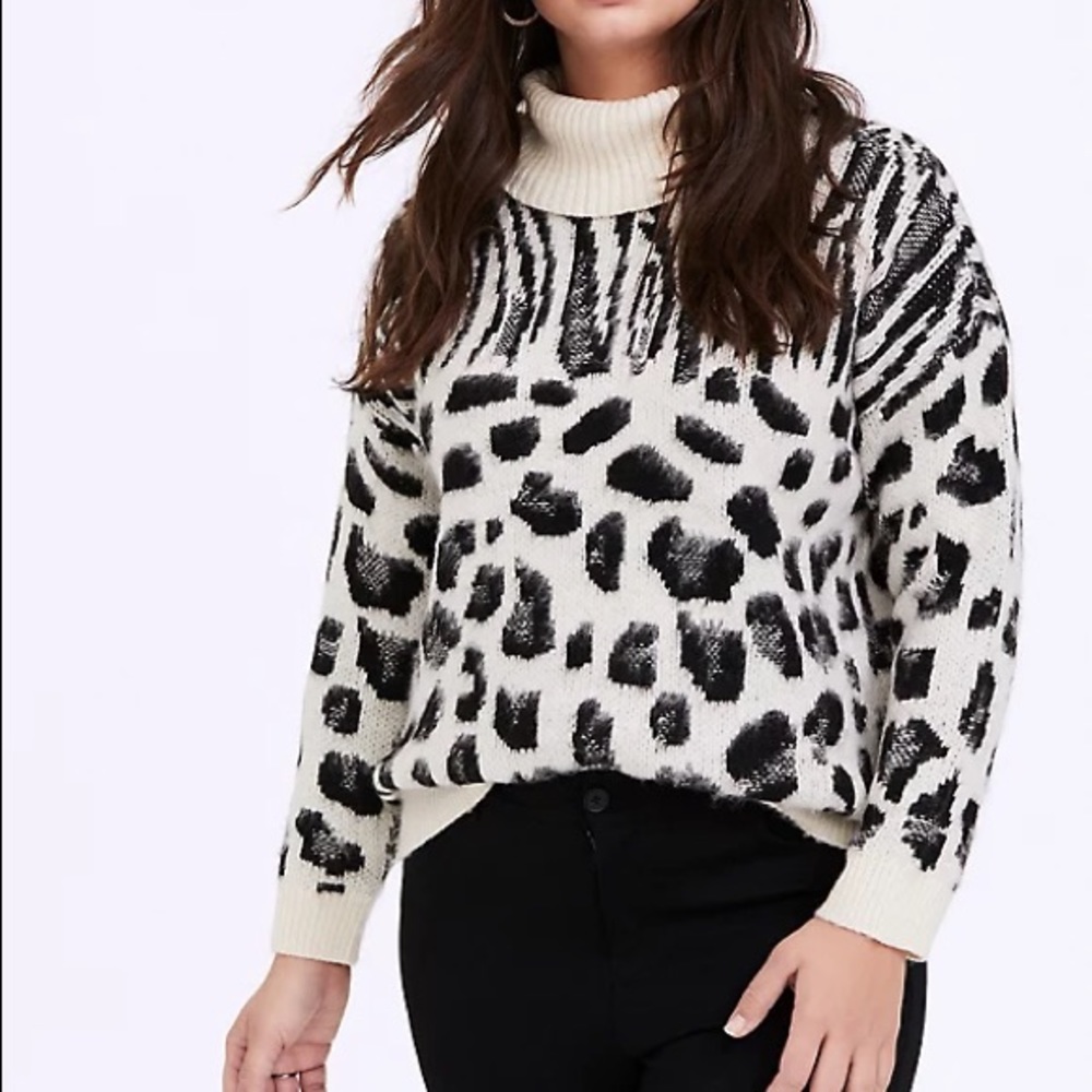 Torrid Size 2 White Cream Black Animal Print Sweater Zebra Cheetah Leopard